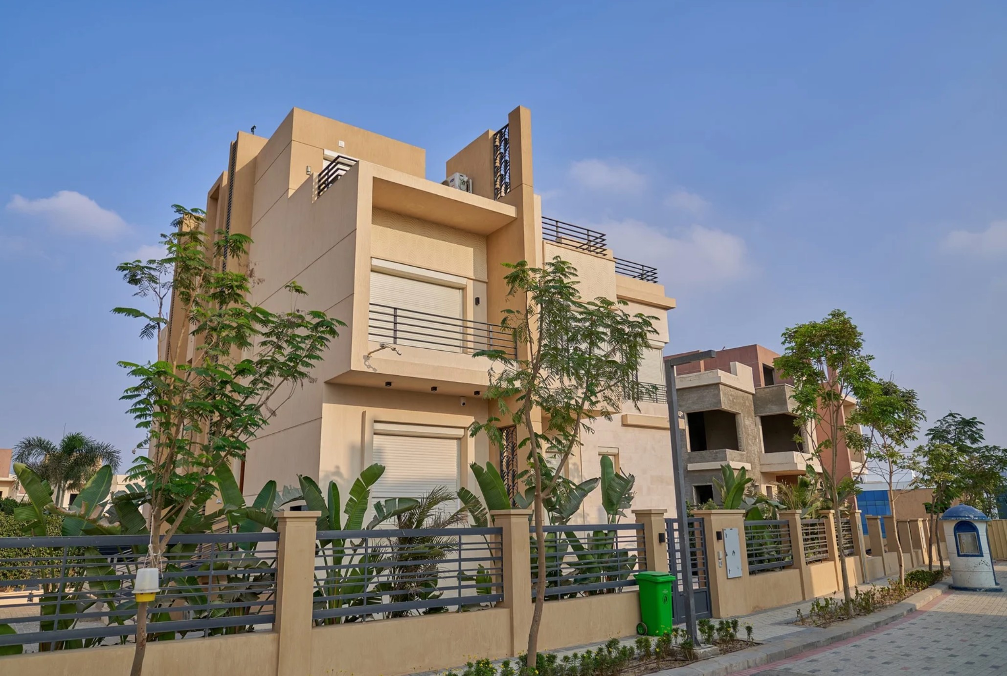 Standalone villa with basement for sale in a prime location - Photo 3