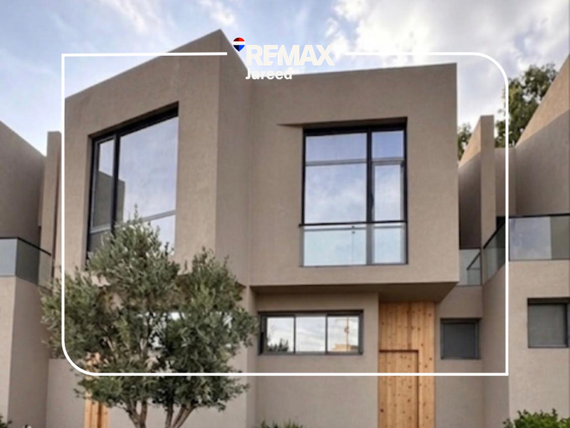 FOR SALE A great opportunity to own a Middle Townhouse in Gates Prive, located in the heart of Sheikh Zayed directly on Dahshur Link Road, with immediate delivery - Photo 2
