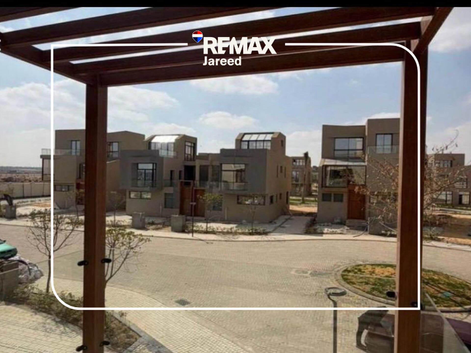 FOR SALE A great opportunity to own a Middle Townhouse in Gates Prive, located in the heart of Sheikh Zayed directly on Dahshur Link Road, with immediate delivery - Photo 3