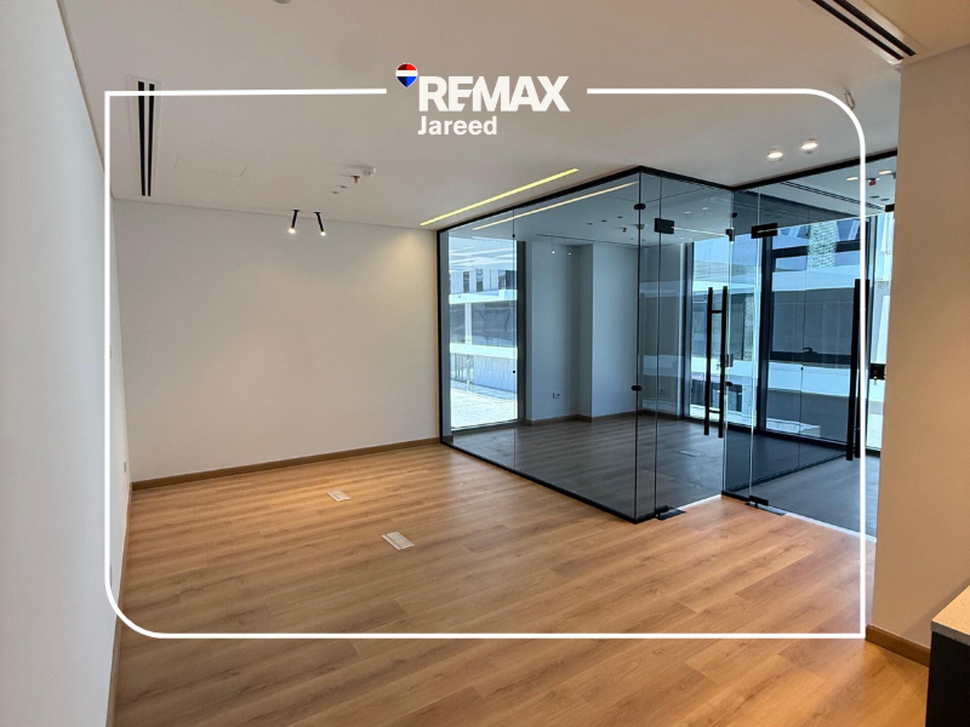 Premium Office for Rent | Golf Central, Palm Hills  Elevate your business in one of West Cairo’s most prestigious business destinations.  ✨ Ideal for businesses targeting Class A clients  📍 Location: Golf Central Mall, Palm Hills – 6th of October - Photo 29