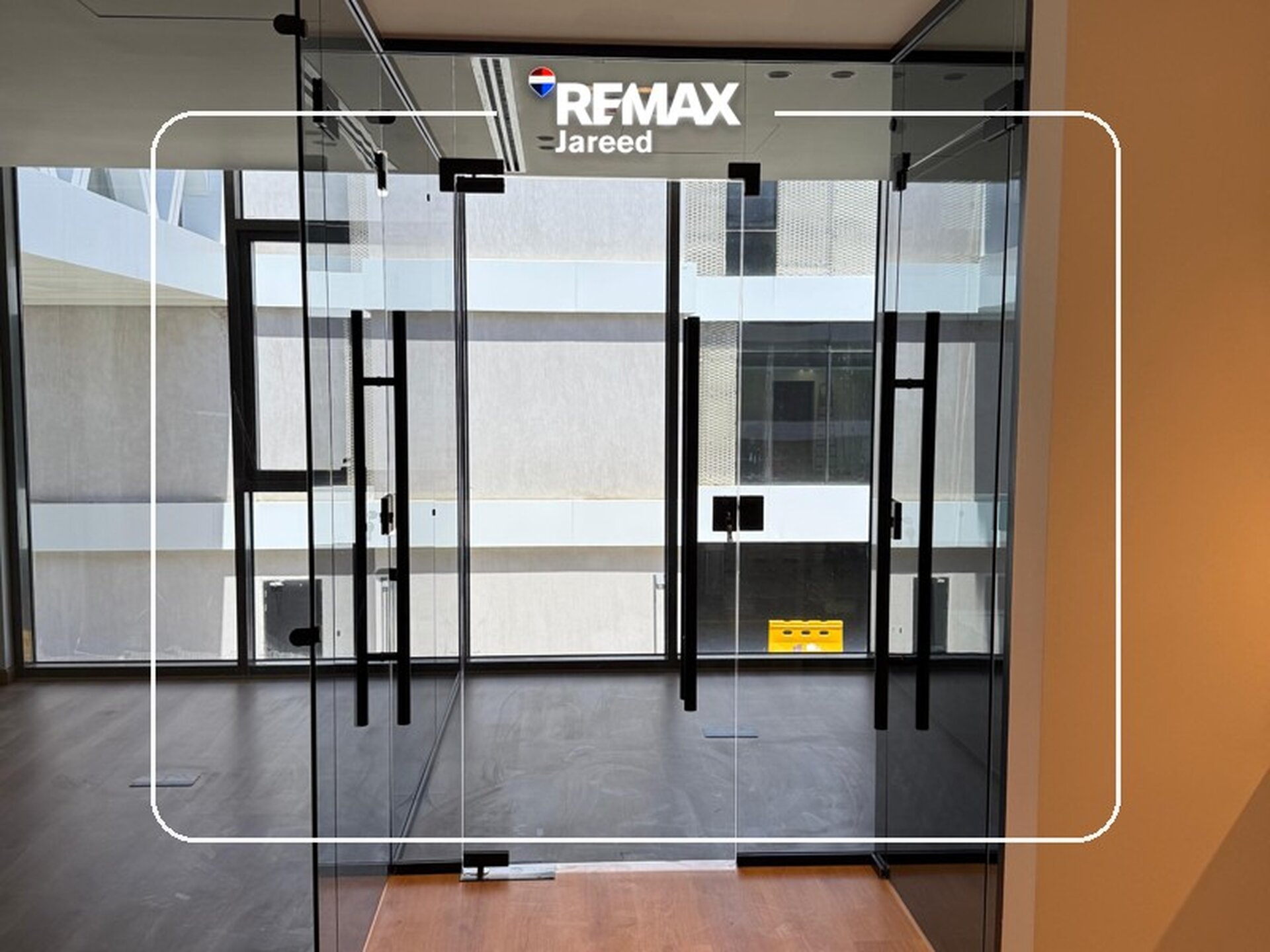 Premium Office for Rent | Golf Central, Palm Hills  Elevate your business in one of West Cairo’s most prestigious business destinations.  ✨ Ideal for businesses targeting Class A clients  📍 Location: Golf Central Mall, Palm Hills – 6th of October - Photo 3