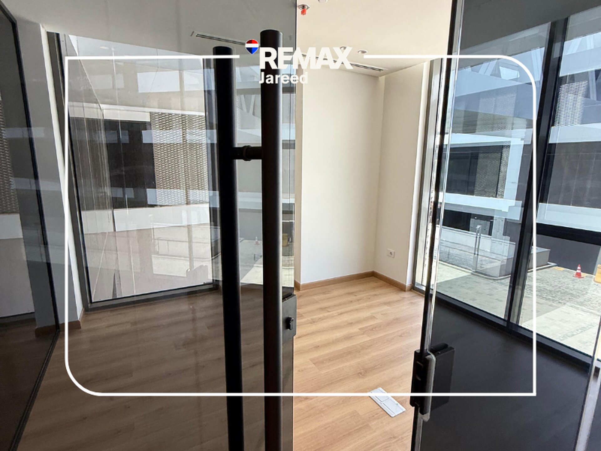 Premium Office for Rent | Golf Central, Palm Hills  Elevate your business in one of West Cairo’s most prestigious business destinations.  ✨ Ideal for businesses targeting Class A clients  📍 Location: Golf Central Mall, Palm Hills – 6th of October - Photo 37