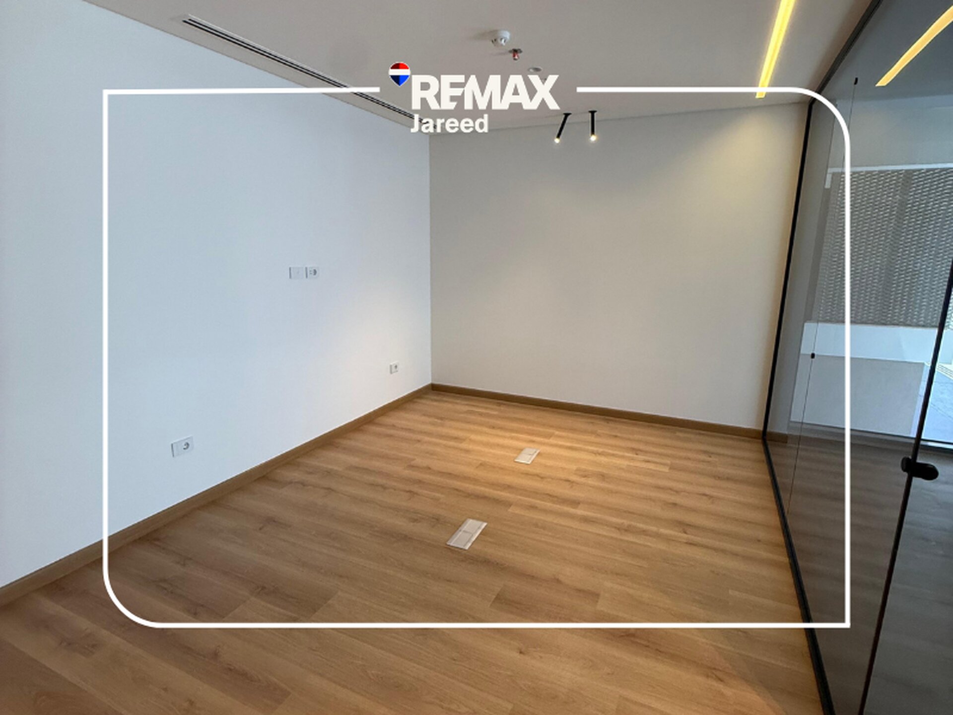 Premium Office for Rent | Golf Central, Palm Hills  Elevate your business in one of West Cairo’s most prestigious business destinations.  ✨ Ideal for businesses targeting Class A clients  📍 Location: Golf Central Mall, Palm Hills – 6th of October - Photo 38
