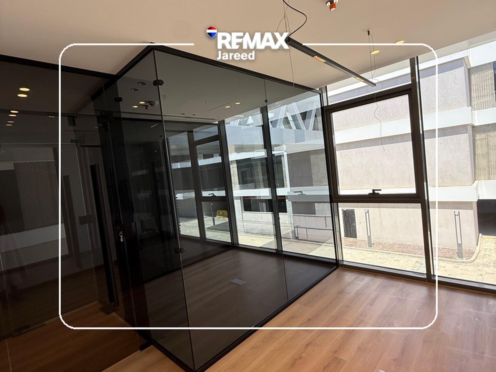 Premium Office for Rent | Golf Central, Palm Hills  Elevate your business in one of West Cairo’s most prestigious business destinations.  ✨ Ideal for businesses targeting Class A clients  📍 Location: Golf Central Mall, Palm Hills – 6th of October - Photo 8