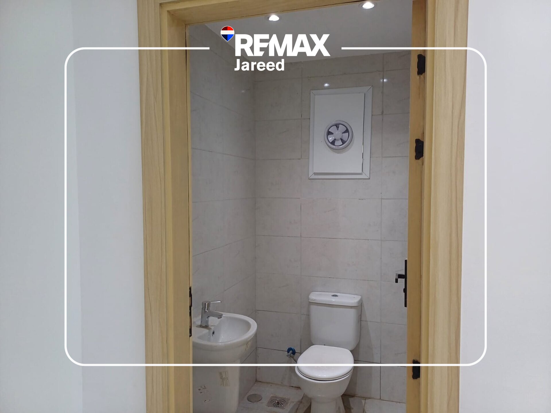 clinic for rent at centro mall zayed - Photo 9