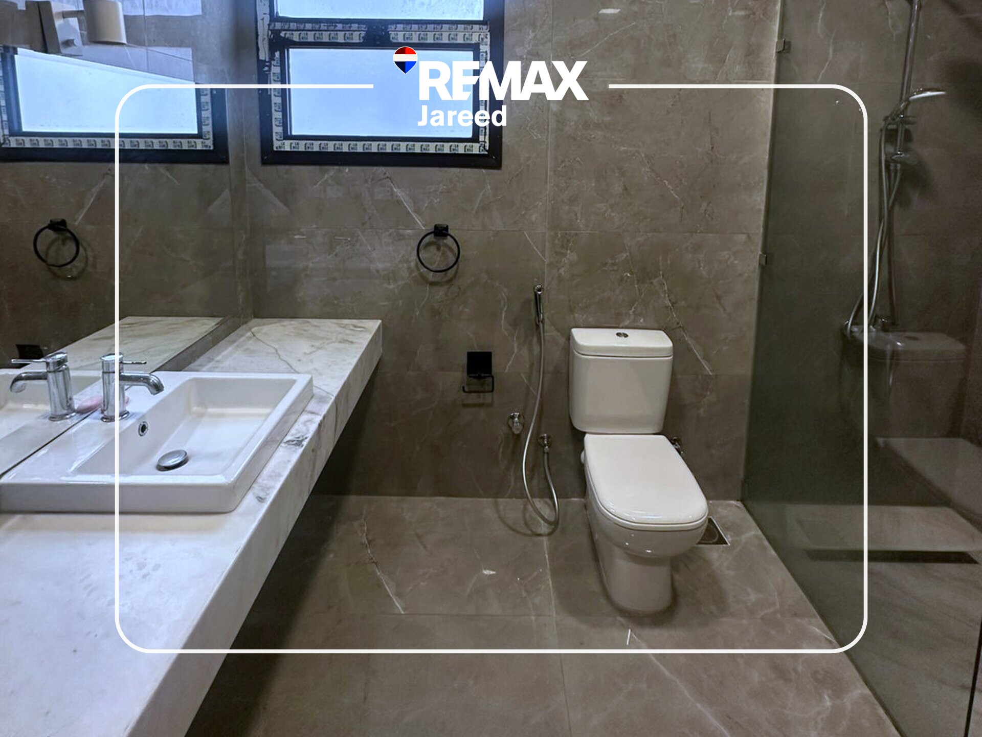 Duplex for rent in Westown - Photo 7