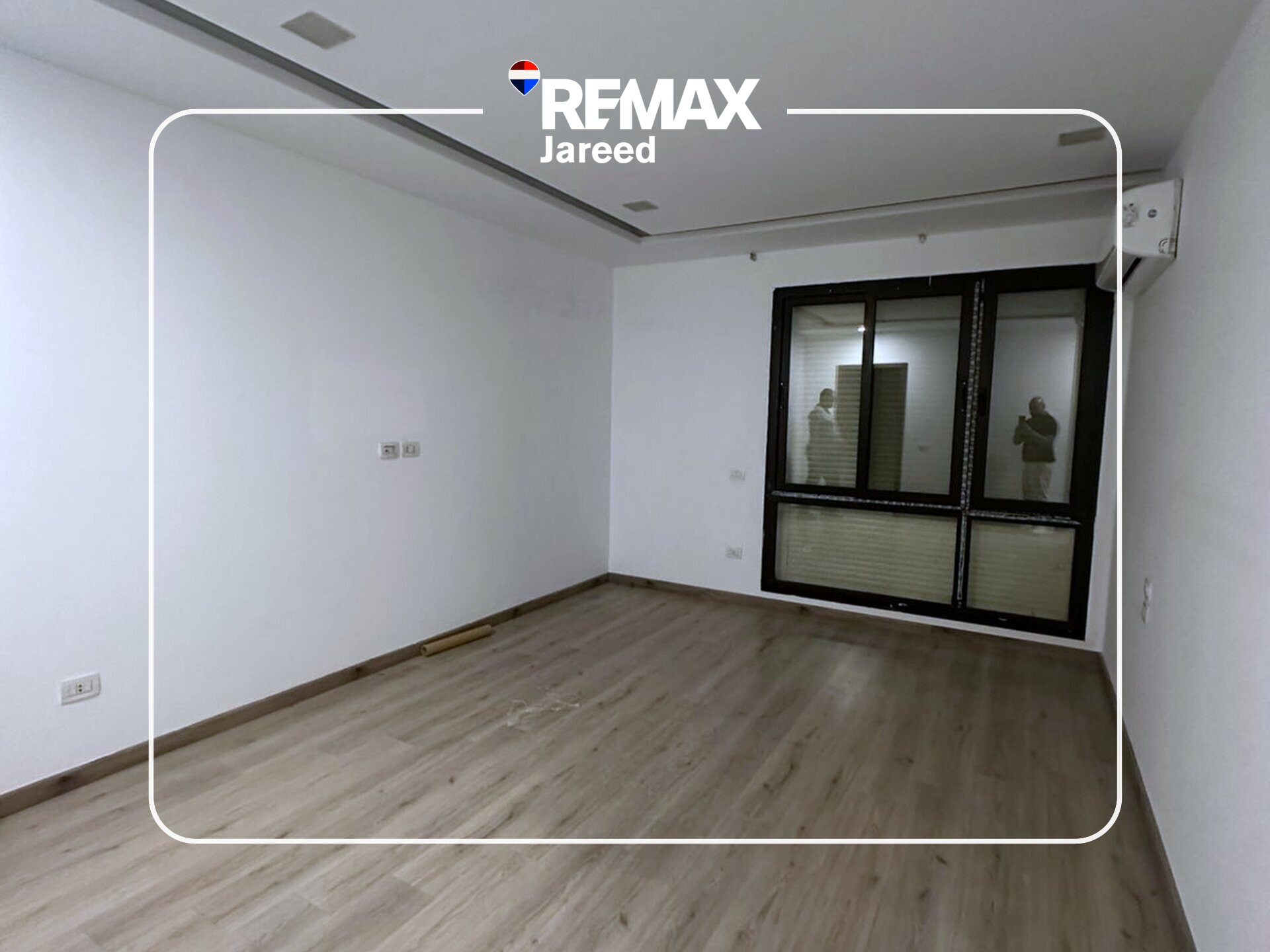 Duplex for rent in Westown - Photo 8