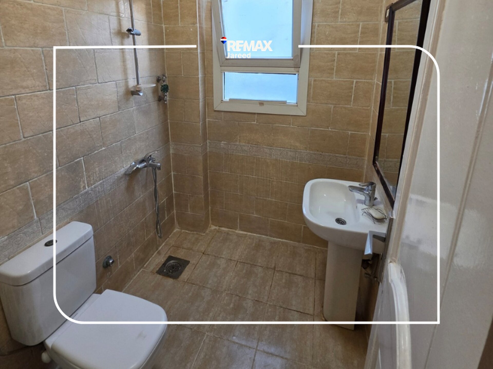 Fully Furnished Ground apartment with garden for rent - Photo 27